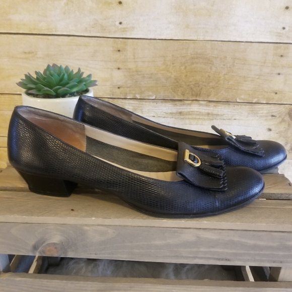 🌟 Vintage Leather Salvatore Ferragamo Women's Shoes - Picture 3 of 6